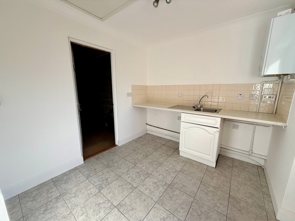 Lot: 141 - DETACHED FOUR-BEDROOM HOUSE - Utility room